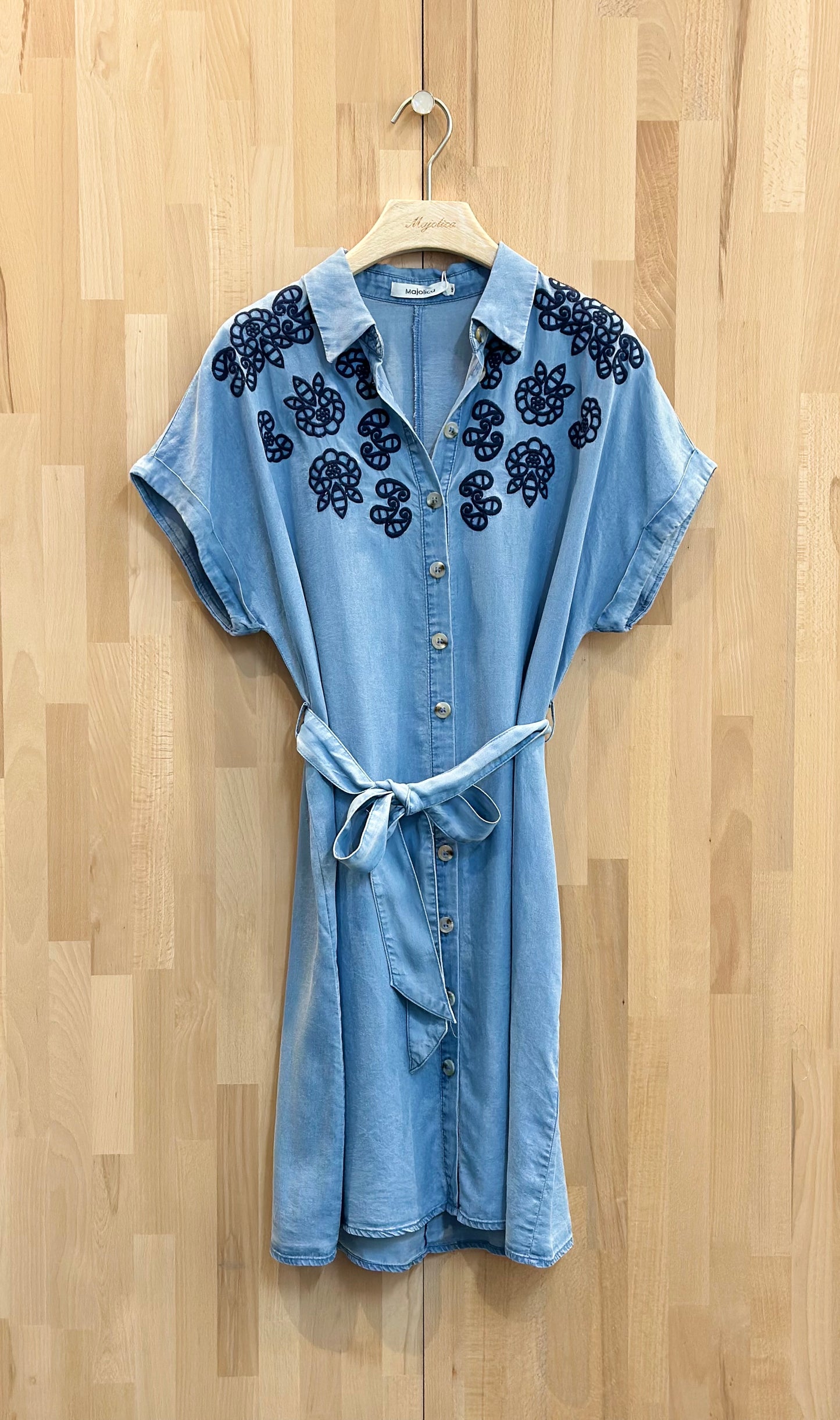 Jeanskleed Maya met details