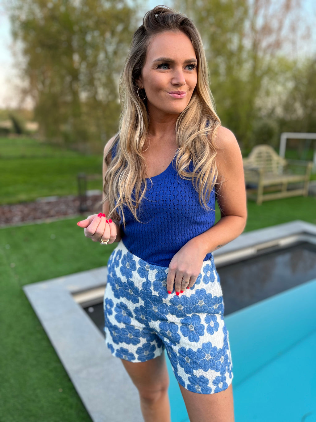 Short Anika bloemen blauw