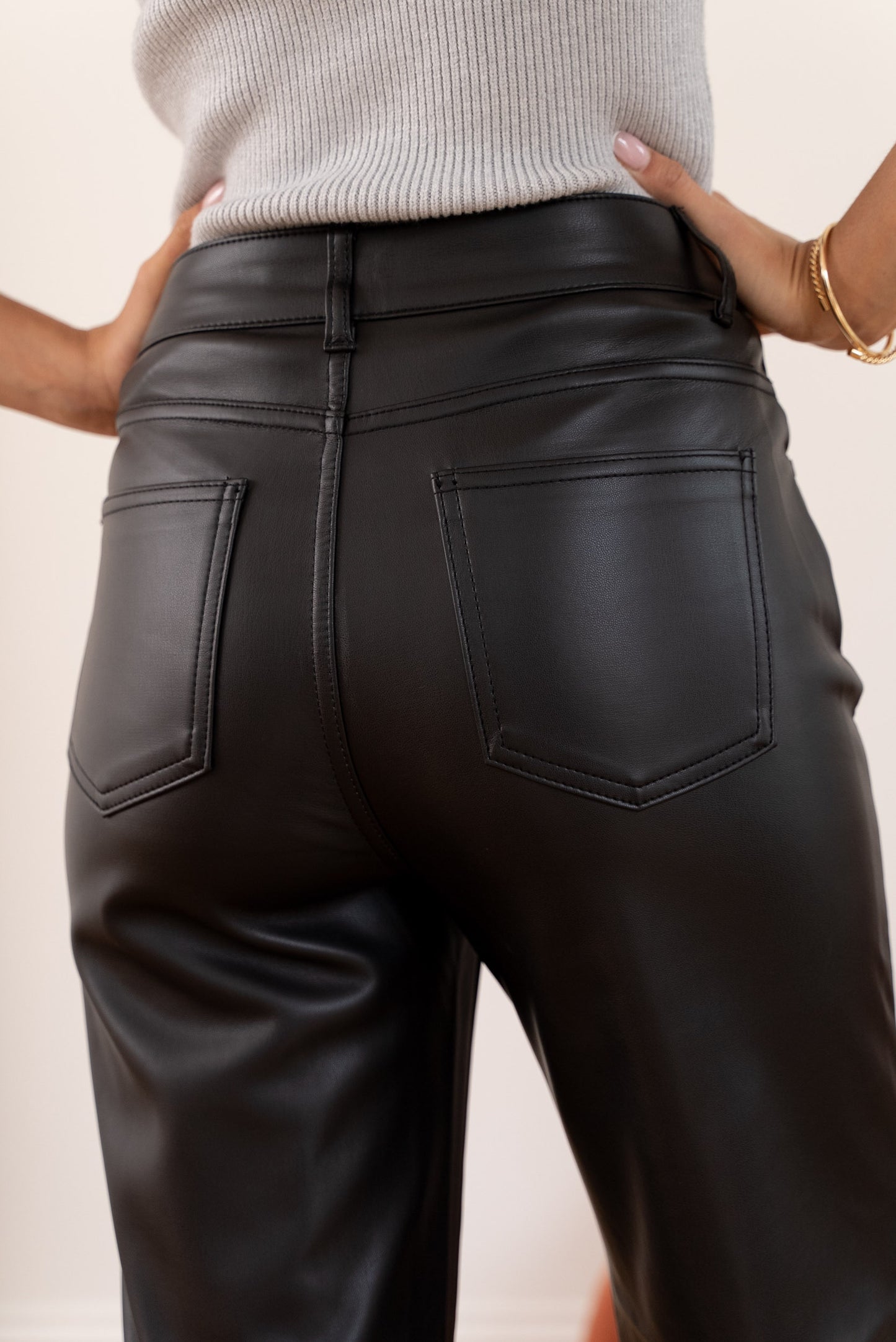 Broek Oraije kunstleer zwart