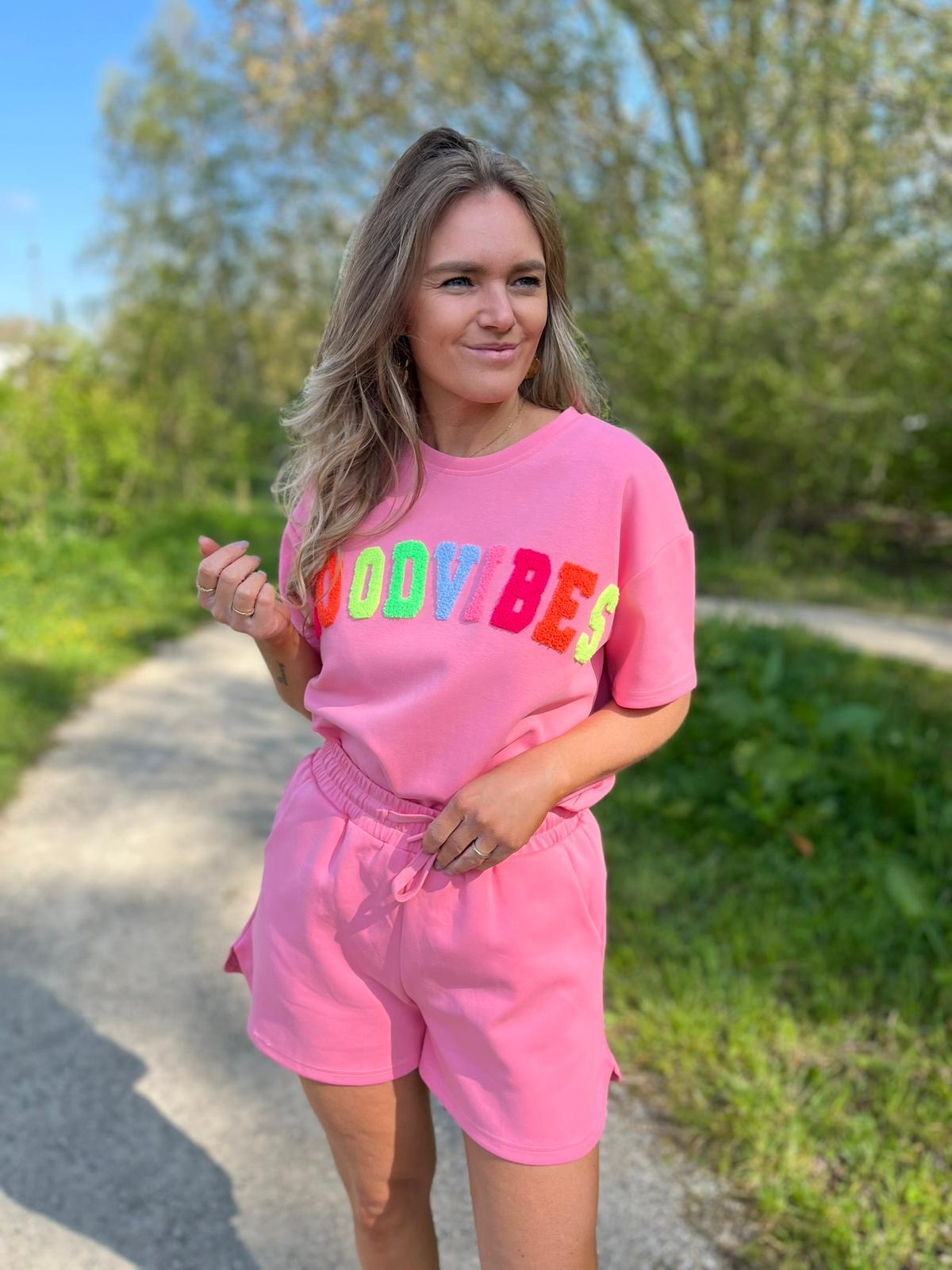 T-shirt Mia roos good vibes