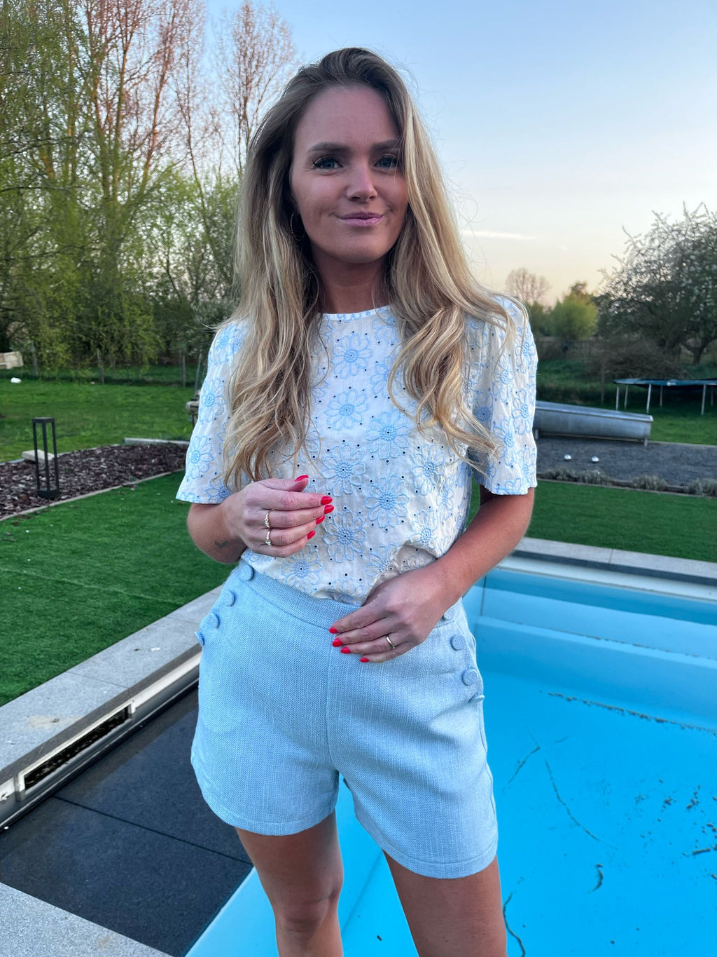 Short Maya licht blauw