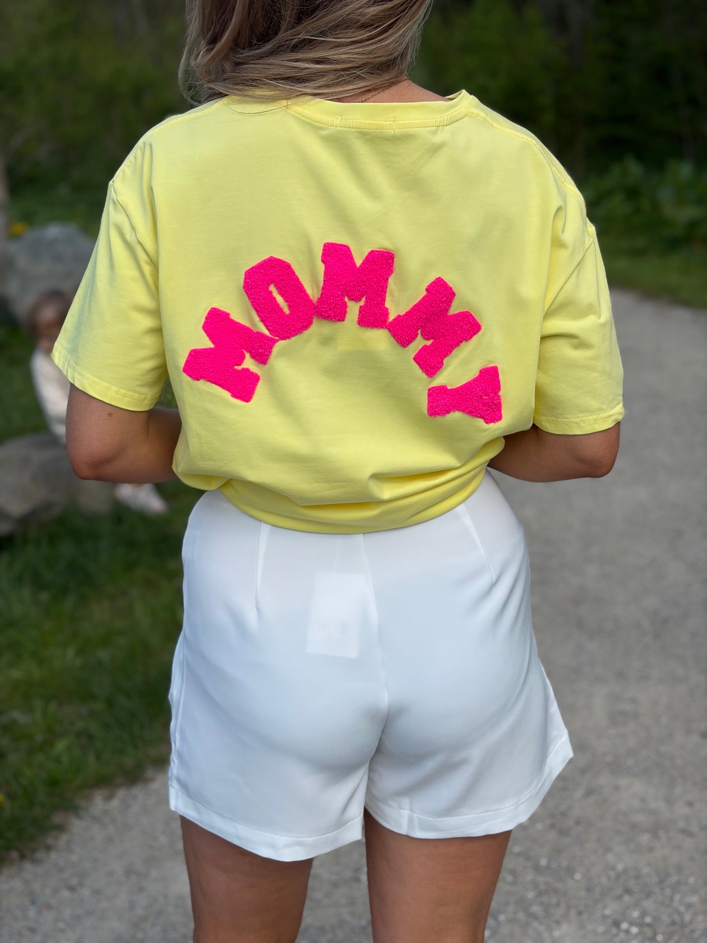T-shirt Mia geel mommy