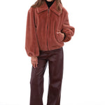 K-Design - Jas in bont look met rits (B904)
B90417201