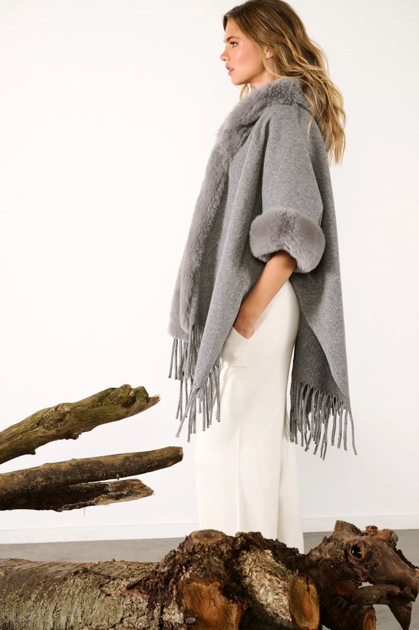 K-Design - Poncho met bont-look boorden (B910)