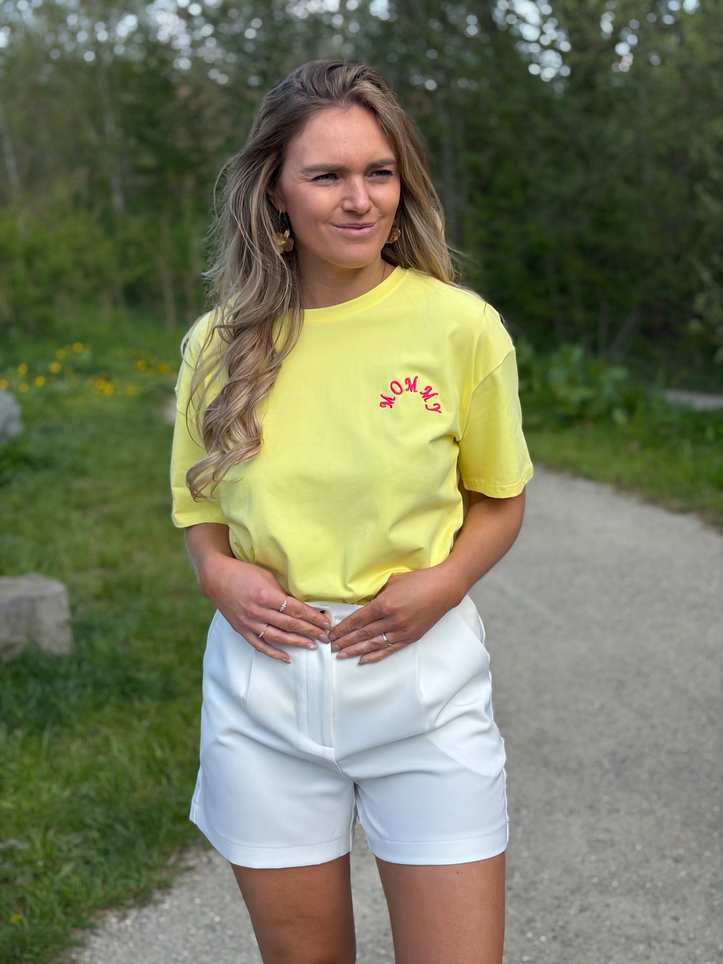 T-shirt Mia geel mommy