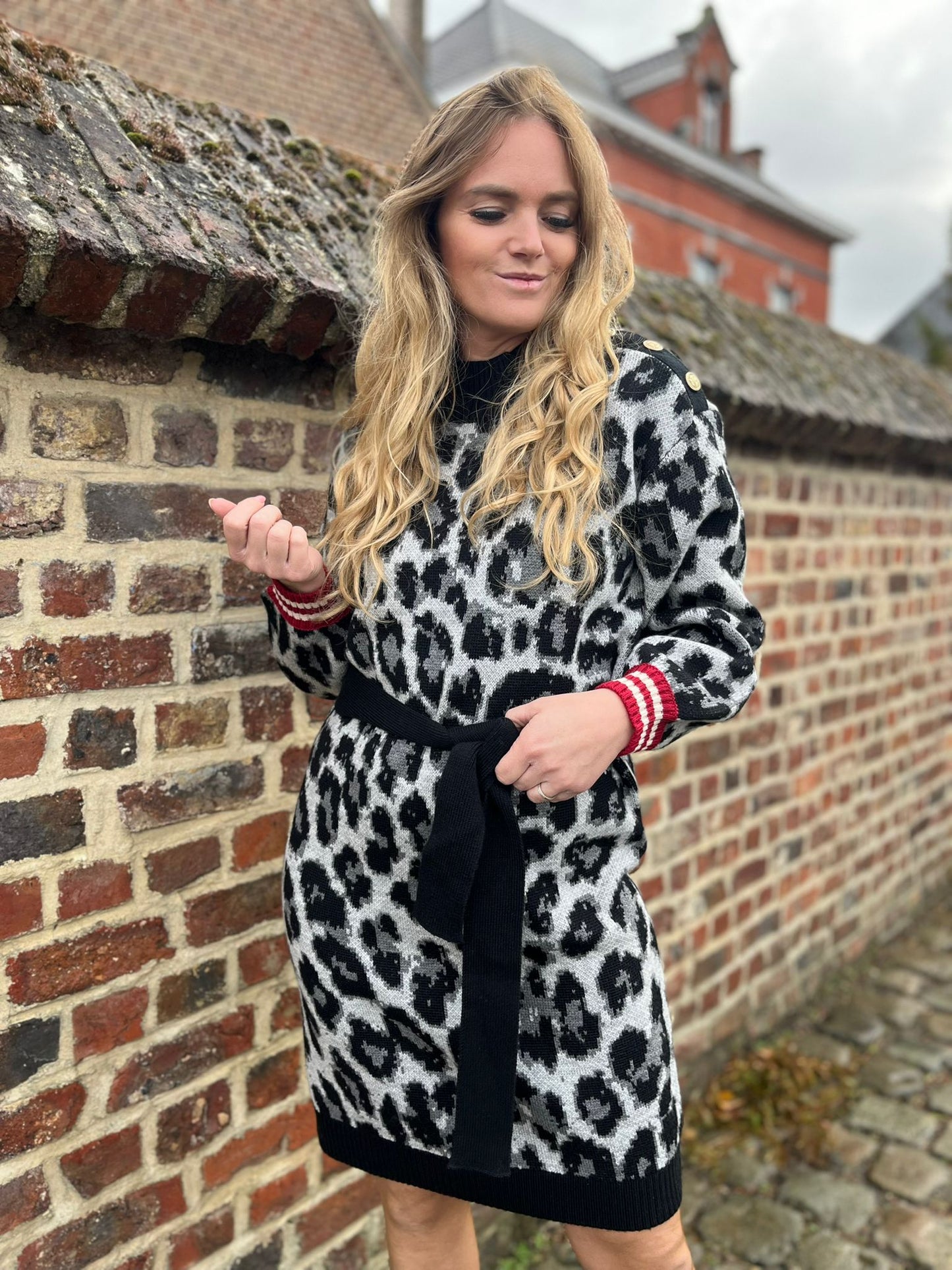 K-Design - Gebreide jurk met luipaardprint en stoffen riem (B818)