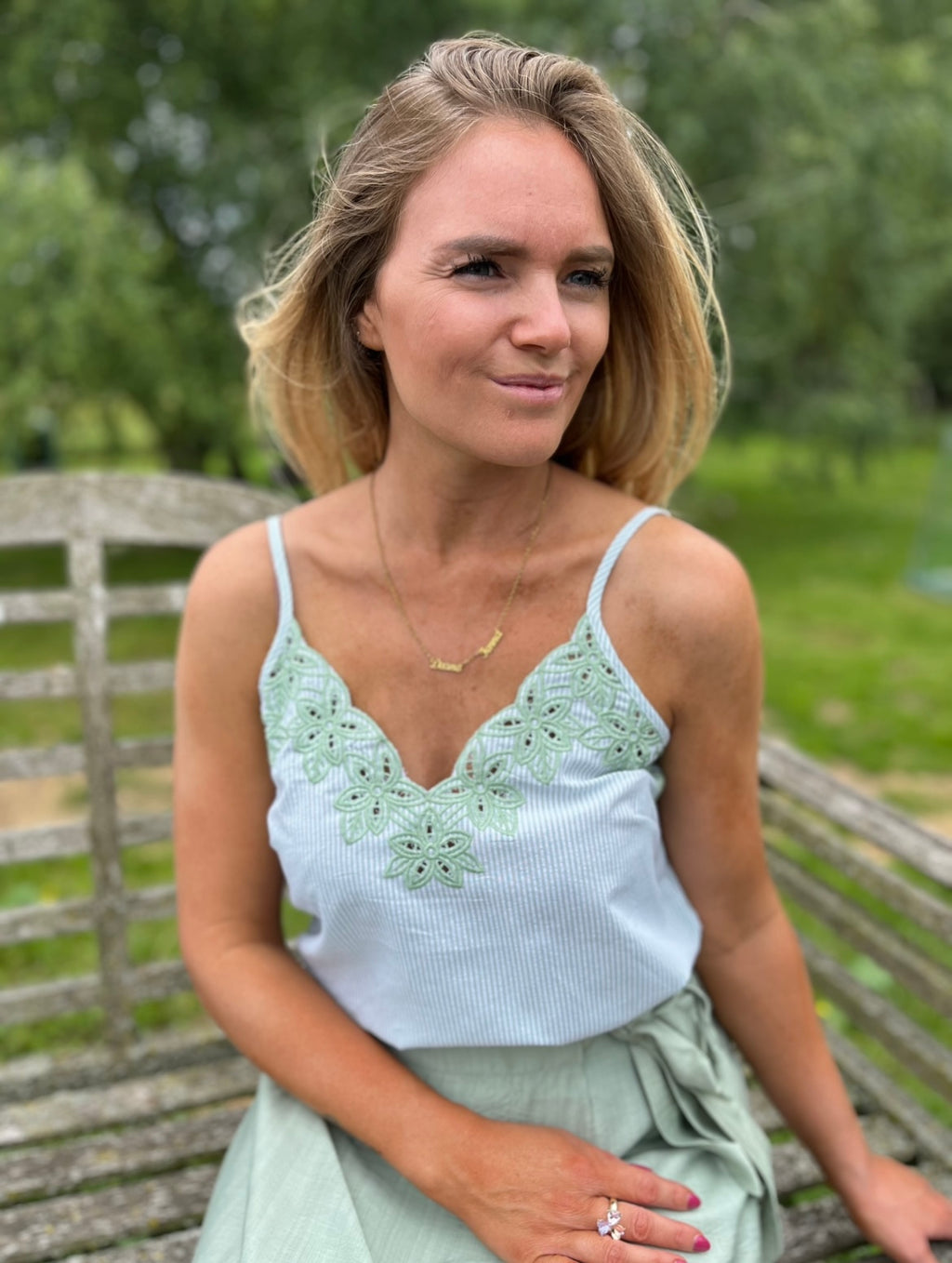 Top Akira groen