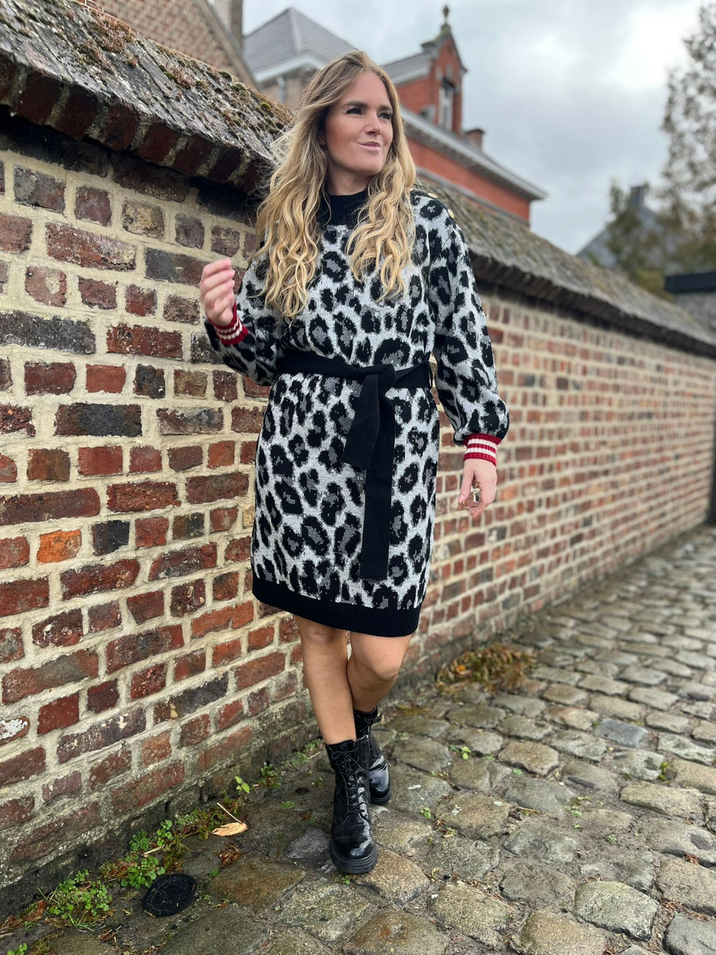 K-Design - Gebreide jurk met luipaardprint en stoffen riem (B818)