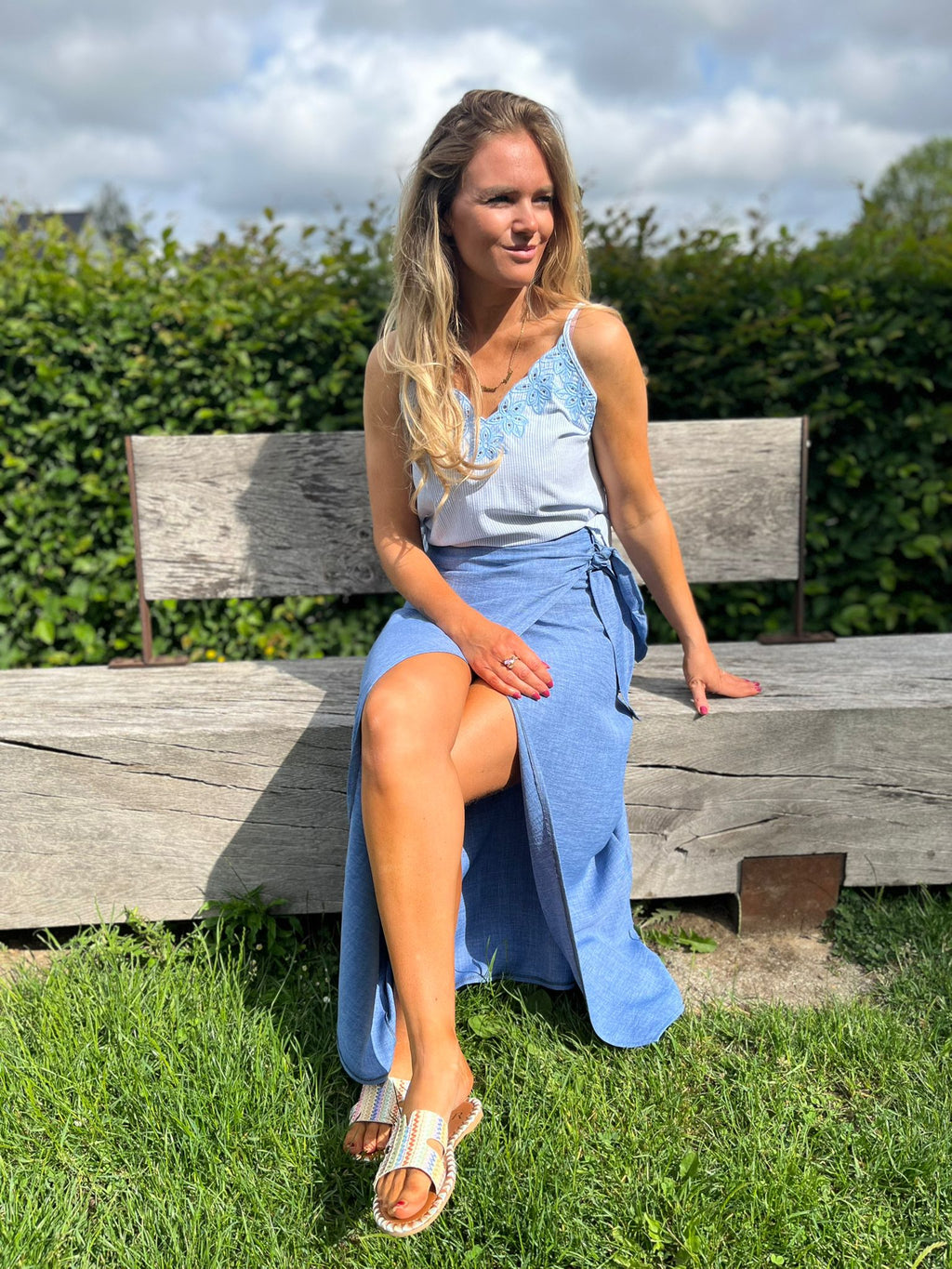 Top Akira blauw